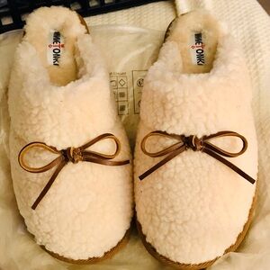 Cozy Cream Slippers with Brown Bow